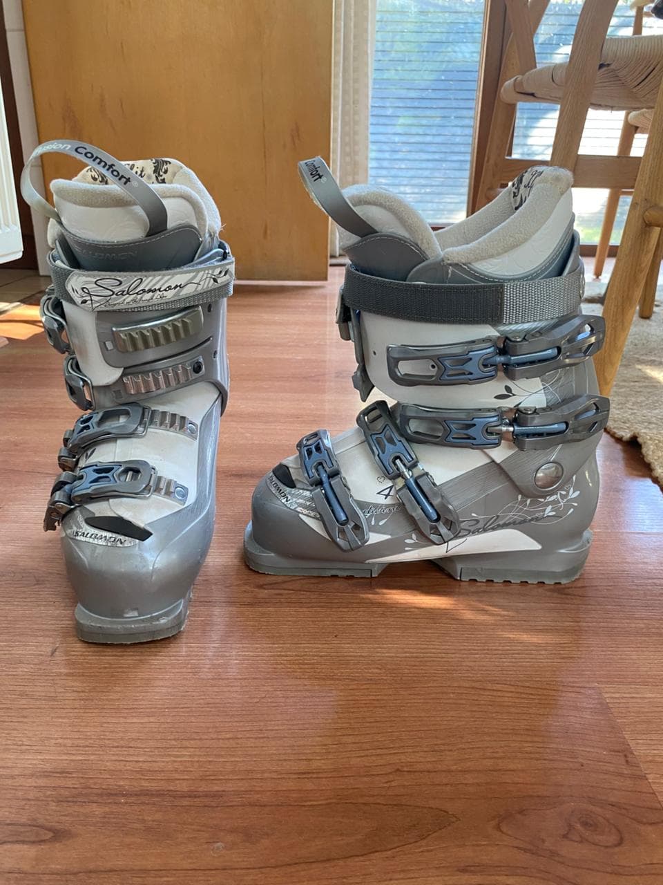 Botas de esquí Salomon para mujer en talla 23.5.